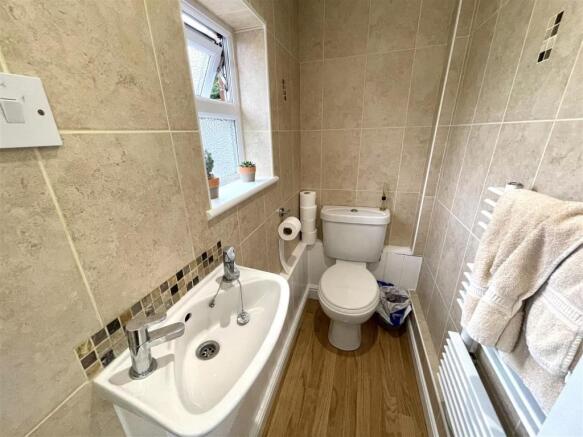 CLOAKROOM :