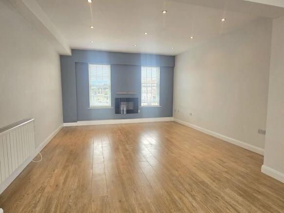 2 bed Flat to rent Image 8