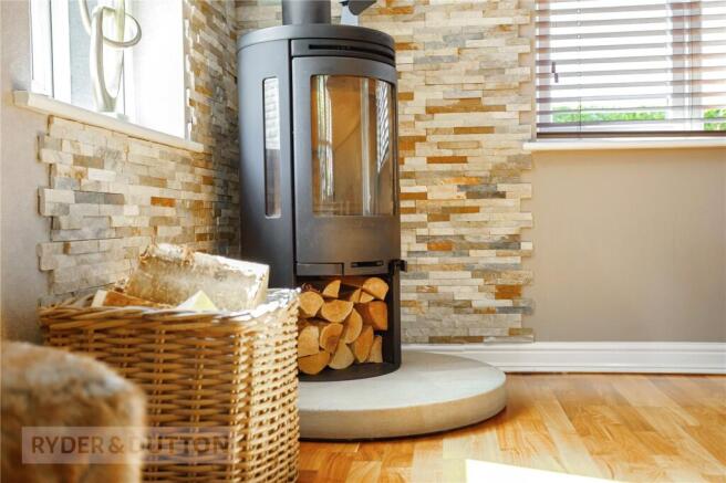 4 bed Detached for sale Image 6