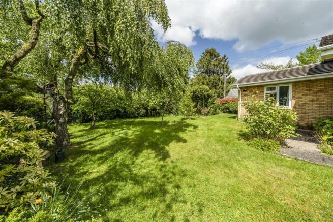 FRONT GARDEN (2)