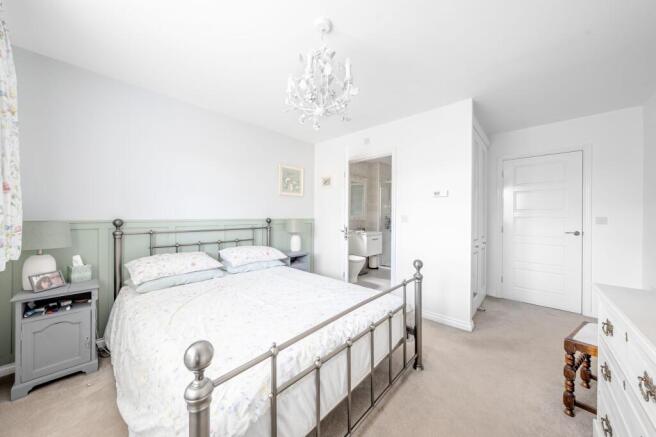 4 bed Detached for sale Image 11