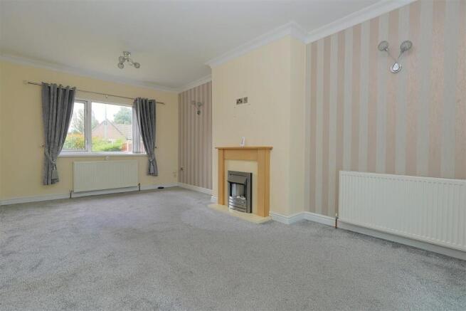 2 bed Semi-Detached Bungalow for sale Image 4