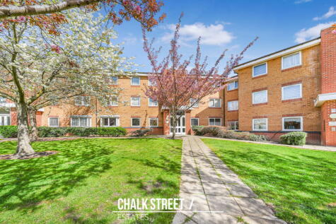Warwick Close, Hornchurch, RM11