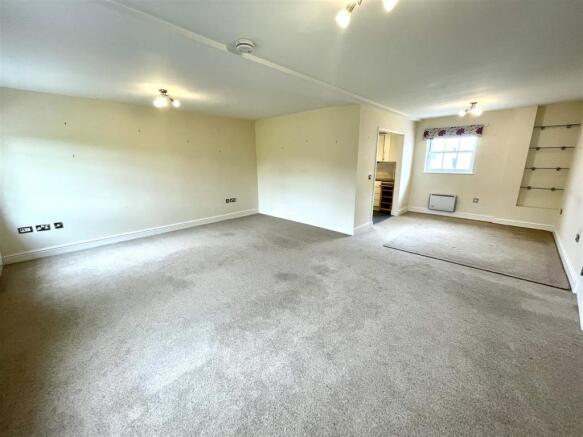 LIVING/DINING ROOM