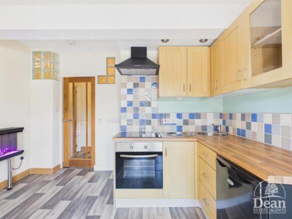 KITCHEN / LOUNGE