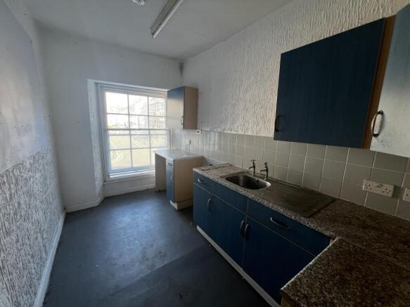 Flat C , 19-20 Wyndham Square, Plymouth, Devon PL1 5EG photo 4