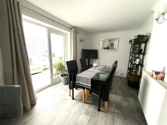 56 hardie avenue (15).jpeg