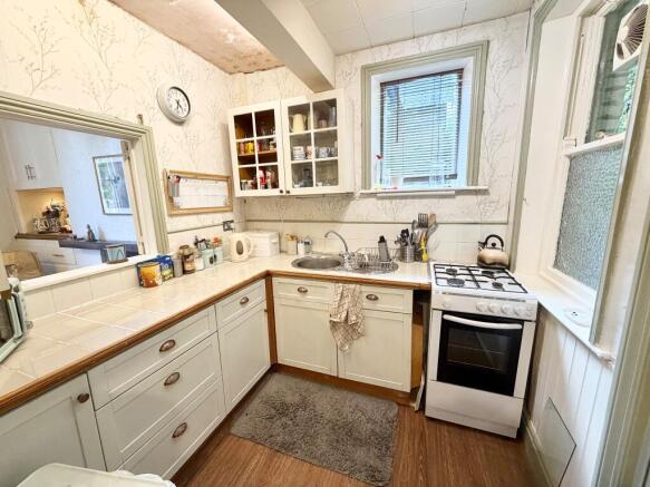 4 bed Semi-Detached for sale Image 6