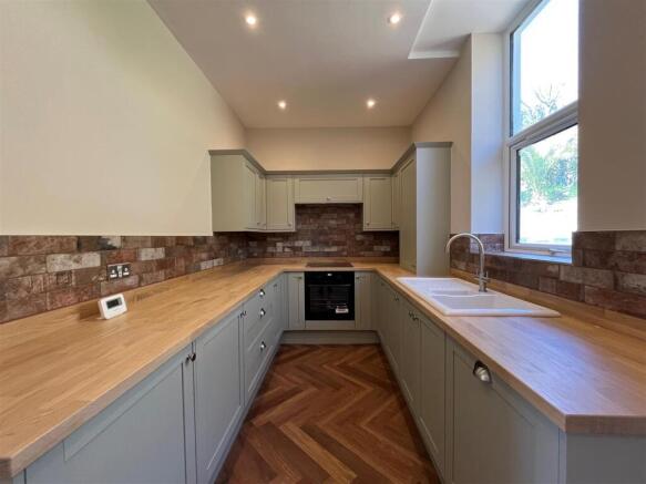 Kitchen 2.jpg