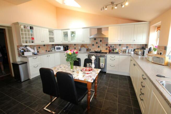 MAGNIFICENT FAMILY ROOM/KITCHEN