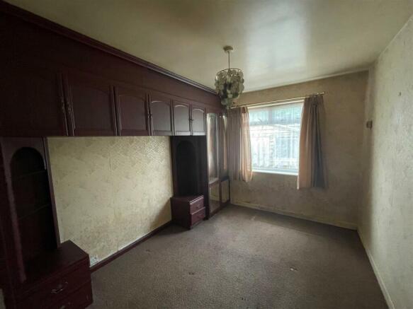 Bedroom 1.jpg