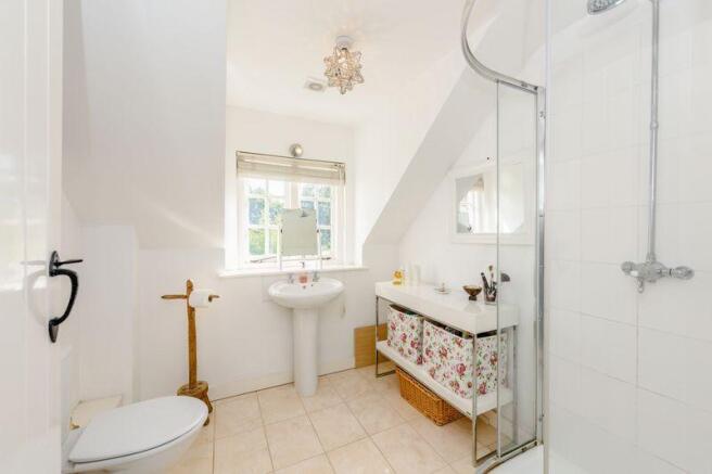 En-suite showe...