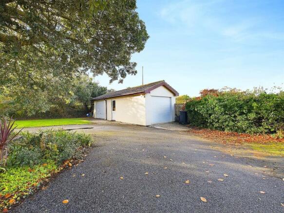 Detached garage