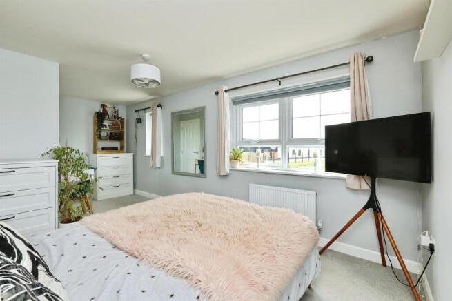 4 bed Detached for sale Image 11