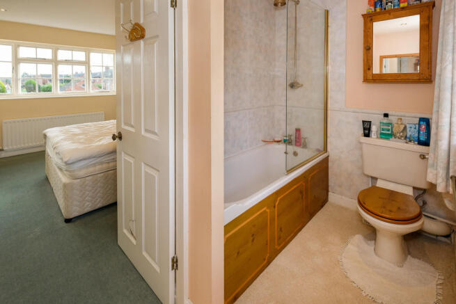 Master en-suite