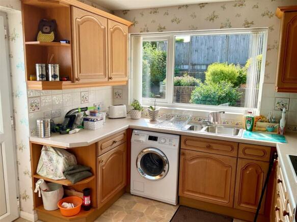 Kitchen pic2.jpg