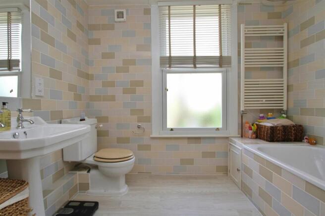 bathroom (2).jpg