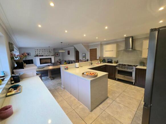 LOUNGE/DINER/KITCHEN