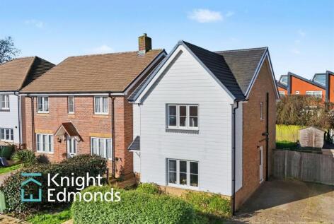 St. Lawrence Crescent, Coxheath, ME17