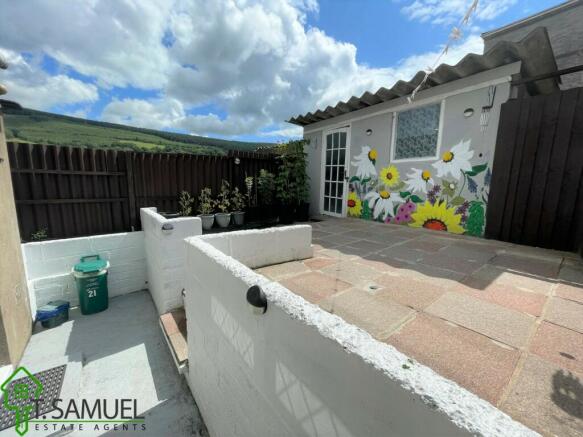 REAR GARDEN B