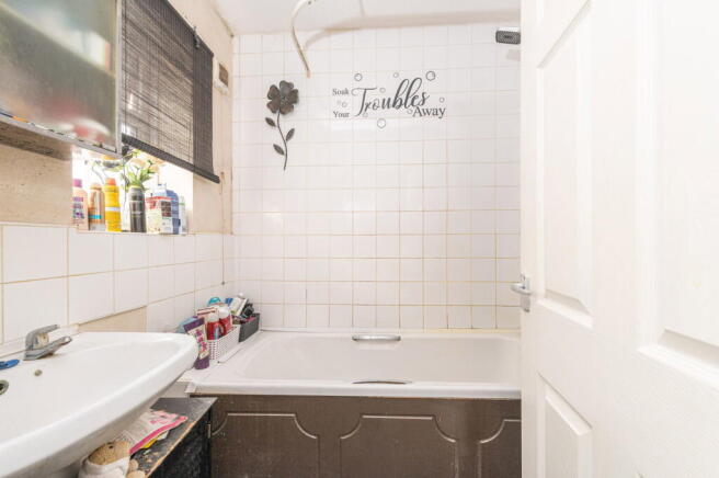 3 bed Semi-Detached for sale Image 8