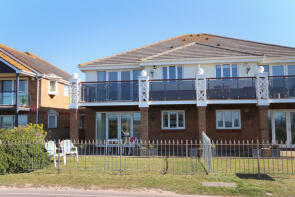3, 8 Seaspray, Hurst Road, Lymington SO41 0PY