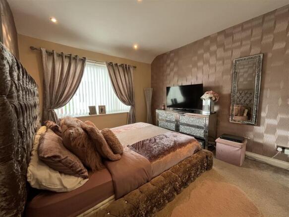 3 bed Semi-Detached for sale Image 11