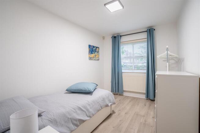 2 bed Apartment to rent Image 10