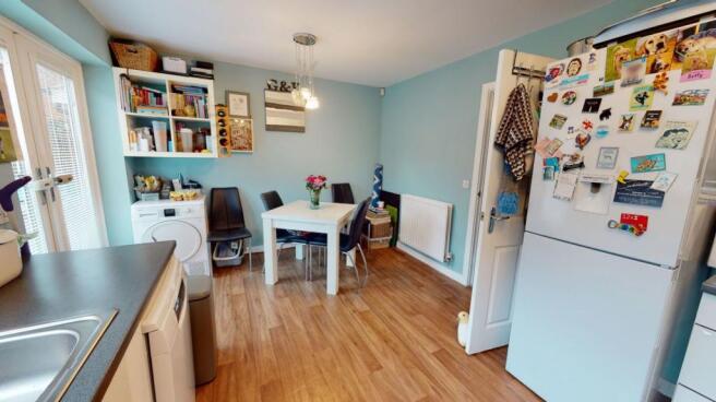 KITCHEN/DINING ROOM