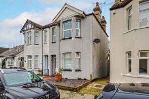 27, Ronald Hill Grove, Leigh-on-sea SS9 2JB
