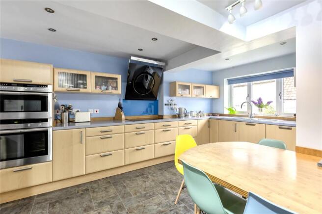 Kitchen/Breakfast Rm