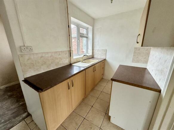 kitchen with rear aspect.JPEG