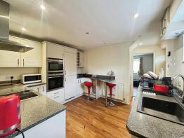 32, Caravere Close, Cambridge CB4 2UG