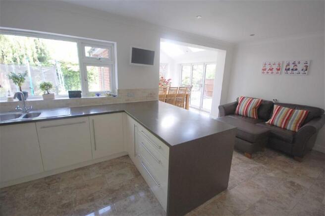 FAMILY KITCHEN