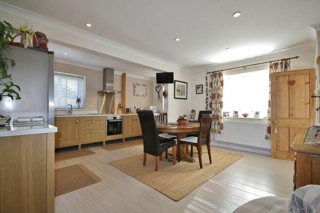 Kitchen/Dining...