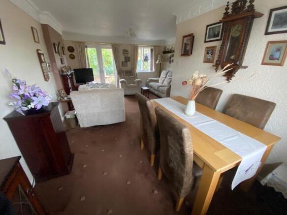 L-shaped Lounge / Dining Room