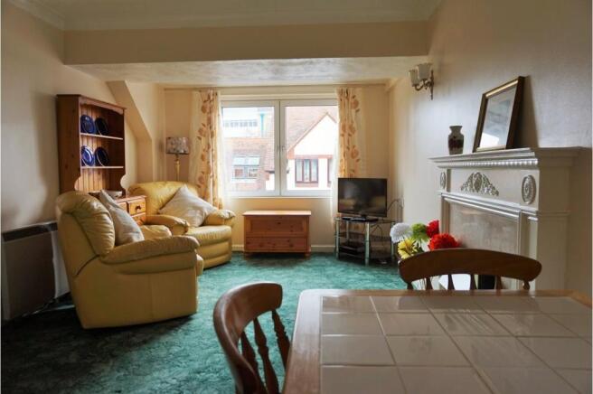 Lounge/Dining Room