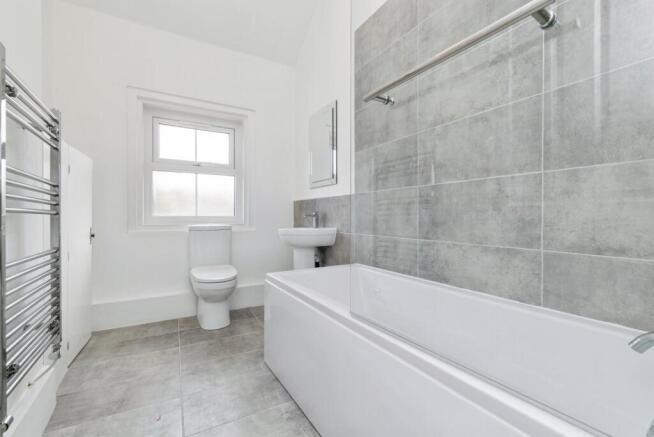3 bed House to rent Image 6