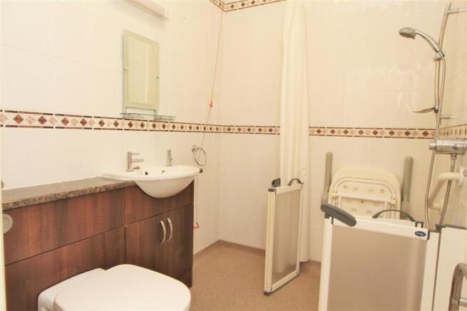 BATHROOM.JPG