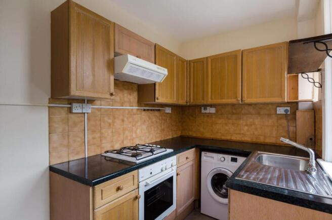 2 bed Terraced to rent Image 5