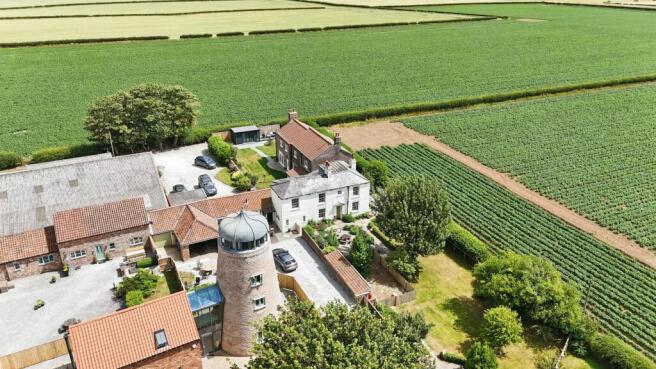 4 bed Link Detached House for sale in bempton