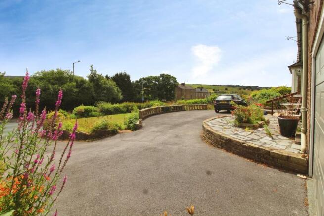 3 bed Detached for sale Image 6