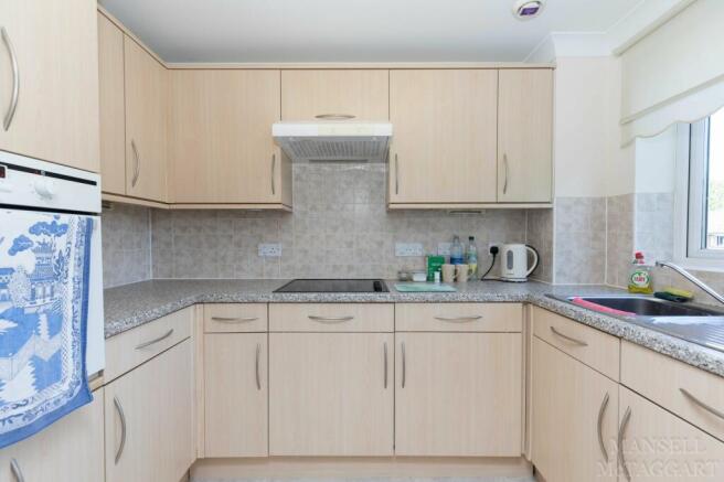 Millfield Court, Crawley, RH11 photo 3