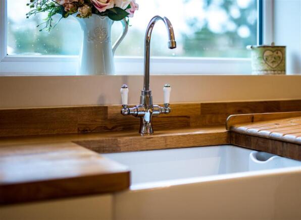Feature Belfast Sink