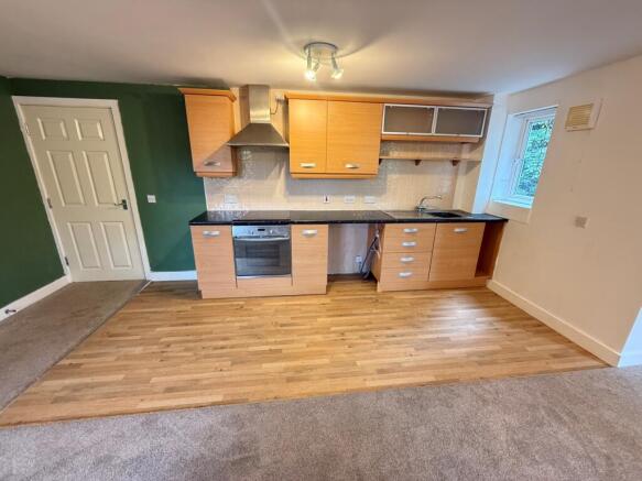 2 bed Apartment to rent Image 5