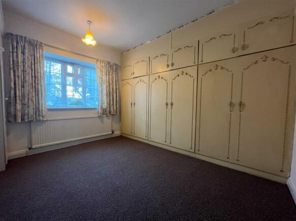 Bedroom 1.jpg