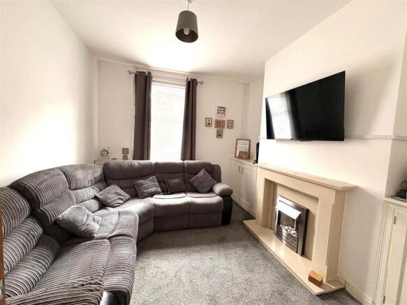 Lounge 1.jpg