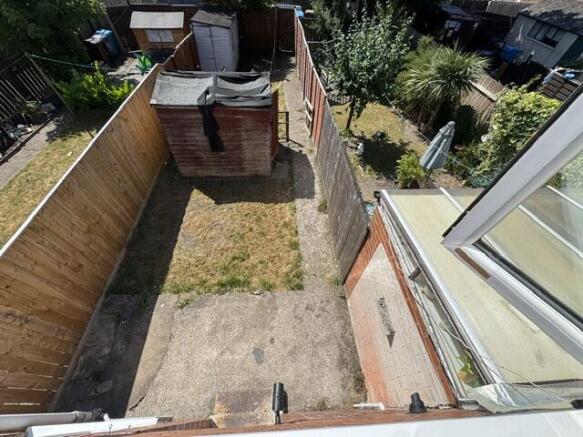 2 bed Terraced to rent Image 3