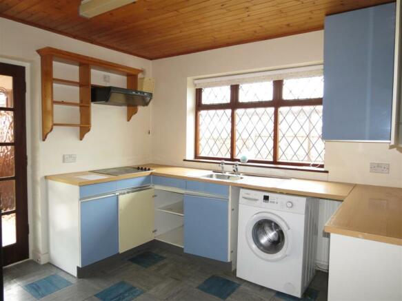 4 Harley Drive - NEW kitchen.JPG