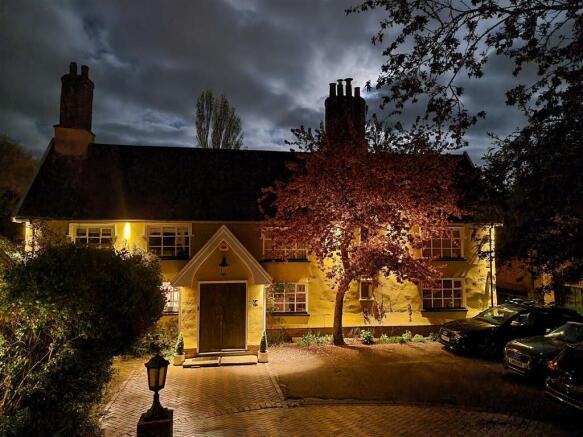 64 Mount St Night